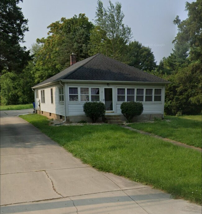 Primary Photo - 2109 E Carter St