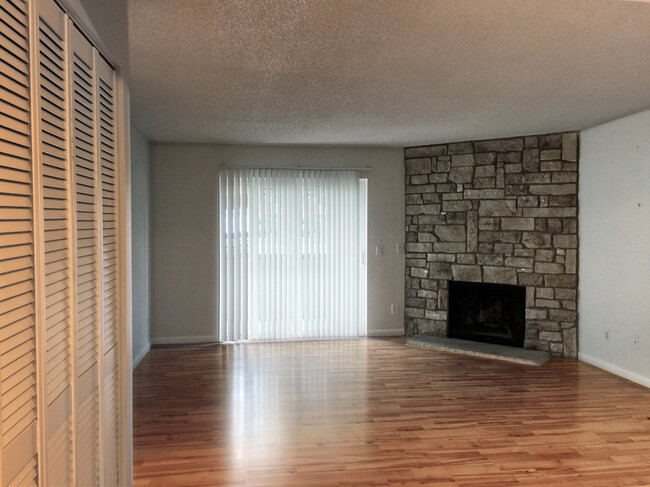 Dining & Living Room - 341 S Wright St #108