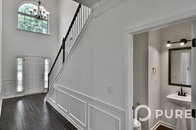 Building Photo - 522 Moulton Way
