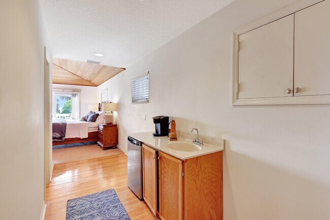 Building Photo - 7501 S Indian River Dr
