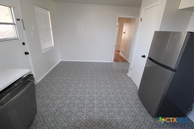 Building Photo - 1103 Robertson Ave