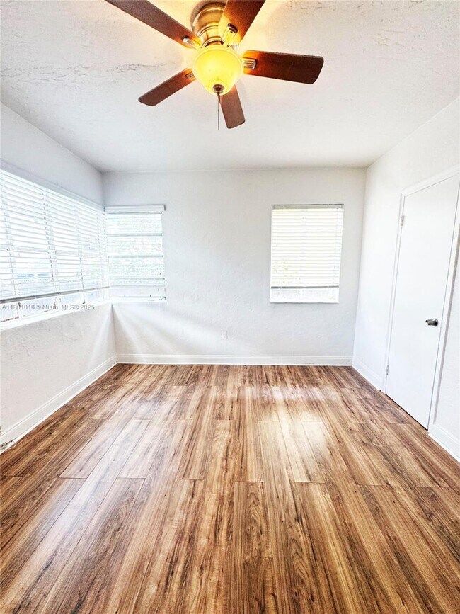 Building Photo - 7510 Byron Ave