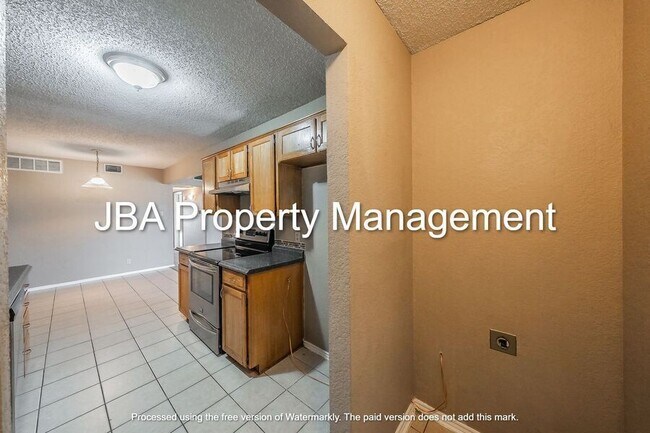 Building Photo - 807 White Rock St