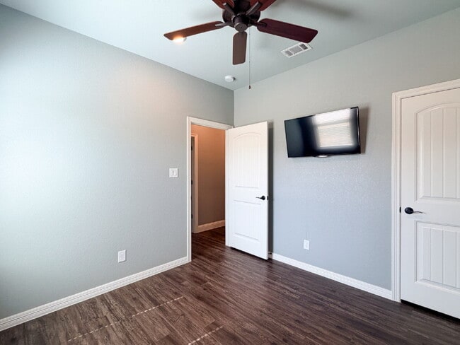 Building Photo - Lovely 3 bed, 2 bath Home in Burleson!