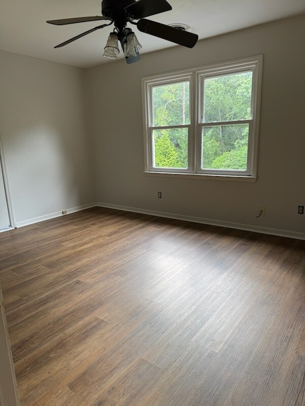 Building Photo - 520 Edinboro Dr