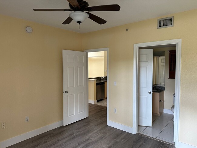 Building Photo - 2 Bedroom Condo in Aventine - Miramar