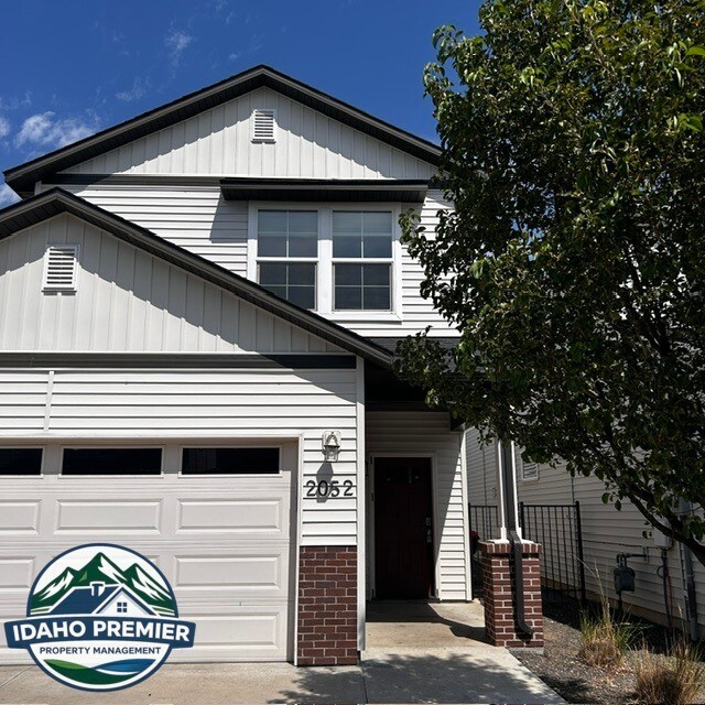 Building Photo - 2052 E Sharptail St