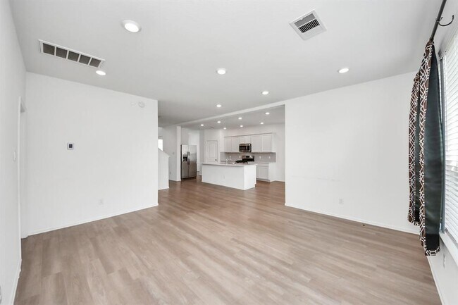 Building Photo - 24063 Hawthorn Lks Dr