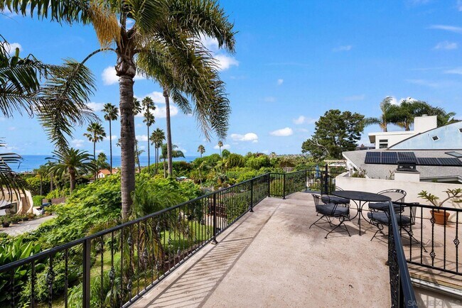 Building Photo - 701 N Granados Ave