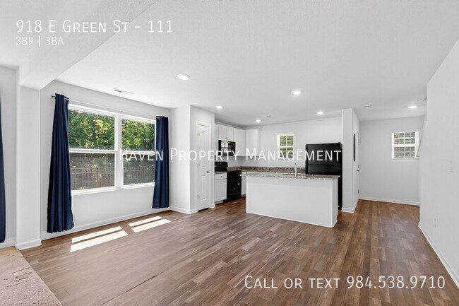 Building Photo - 918 E Green St