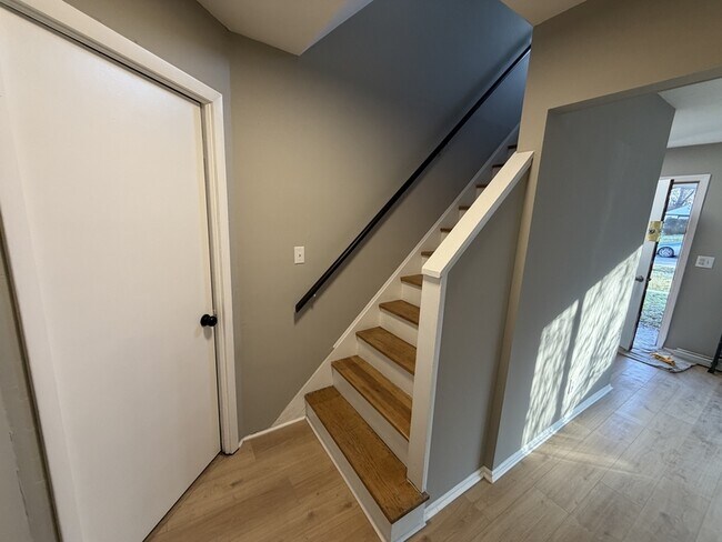 Building Photo - 4300 E 175th St