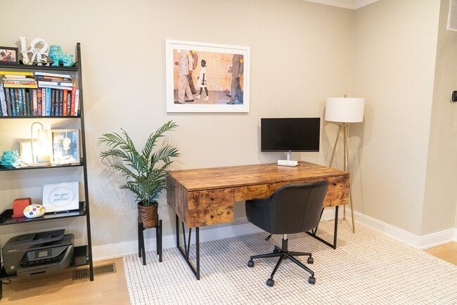 Building Photo - 279 Suffolk Ave