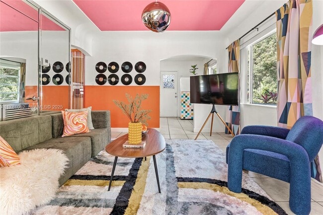 Building Photo - 260 NE 45th St