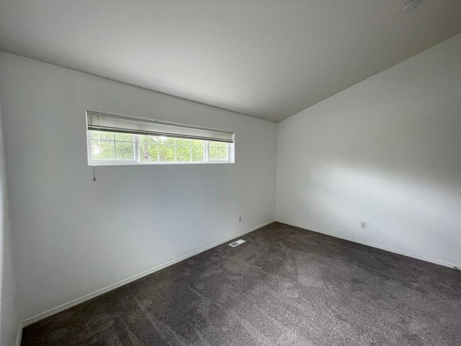 Building Photo - Fantastic Bethany Home with Attached Garag...