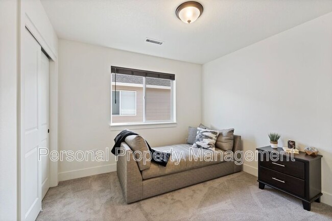 Building Photo - 13600 NE 110th Way
