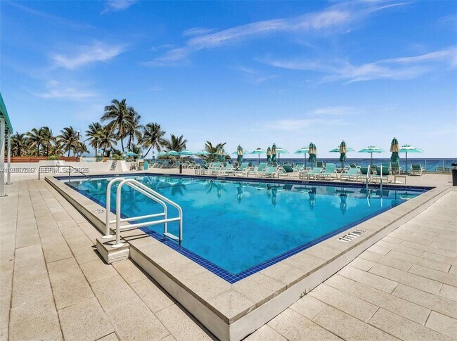 Building Photo - 3140 S Ocean Dr