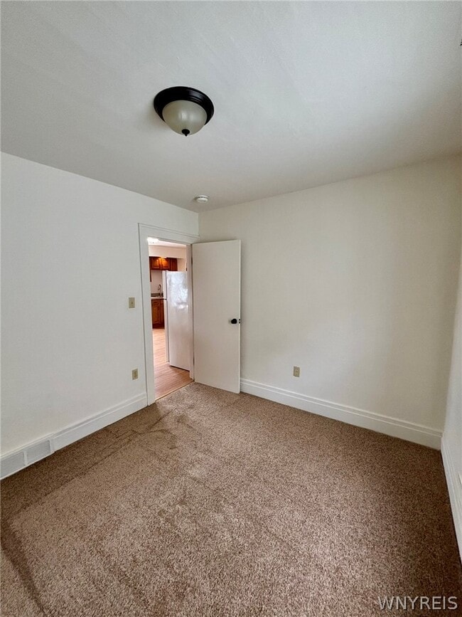 Building Photo - 91 Laverack Ave