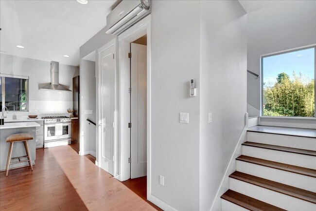 Building Photo - $500 off first month's rent! Spacious, light-filled 4-bdrm/3.5-bath home w/ roof deck