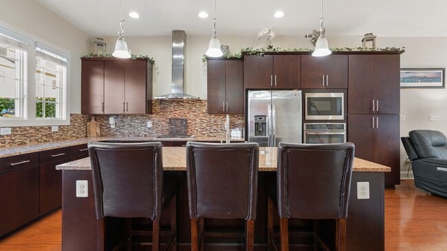 Building Photo - 337 Osona Ln