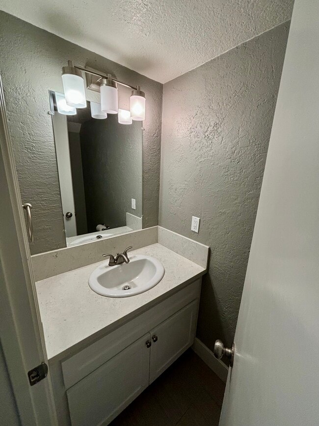 Building Photo - 7592 Deltawind Dr