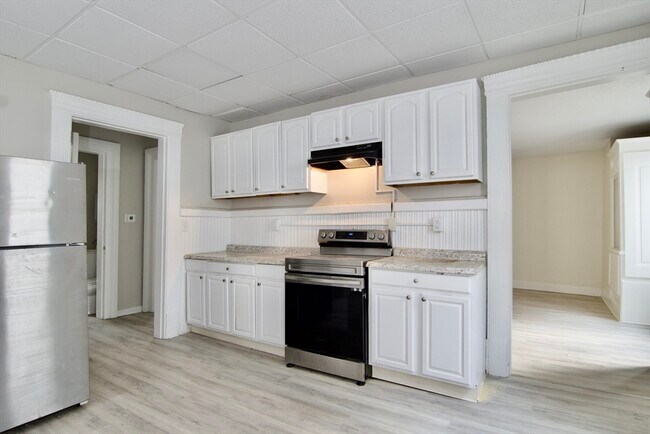 Building Photo - 58 Howes St