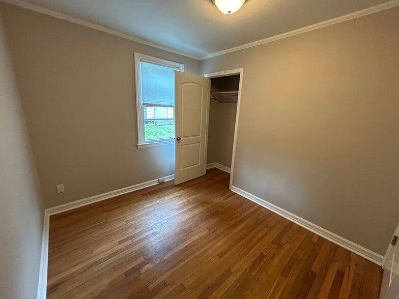 Building Photo - 208 Hickory St