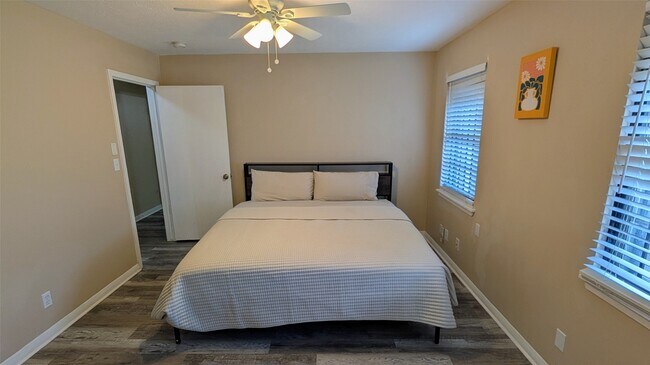 Building Photo - 10227 Gulf Meadows Dr