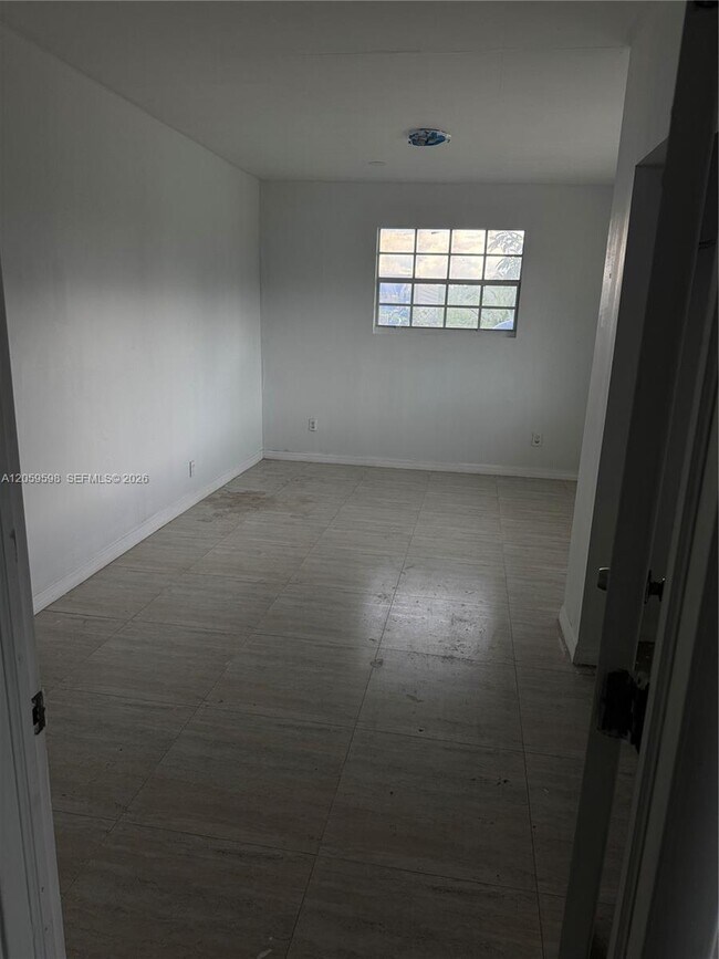 Building Photo - 15430 SW 194th Ave