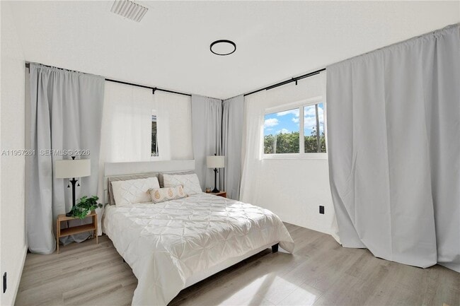 Building Photo - 51 NE 56th Ct