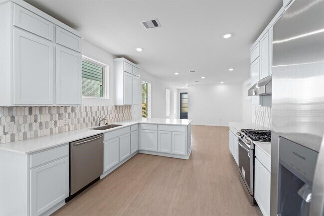 Building Photo - 6639 Sunset Velvet Dr