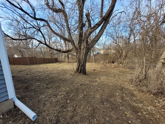 Building Photo - Renovated (in 2024!) two bedroom home, har...