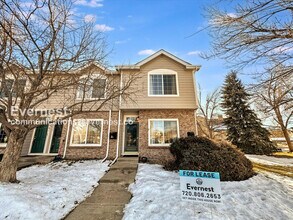 Building Photo - 3-Bedroom Home with Washer/Dryer / Availab...