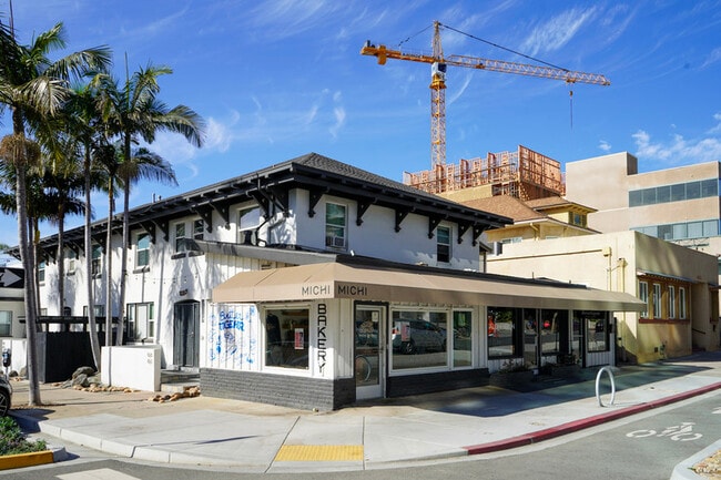 Building Photo - 430 Olive St