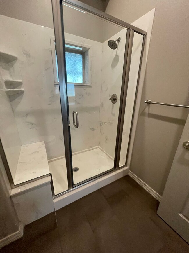 Building Photo - Luxury Lakeview 2 bedroom 2 bath Apartment...