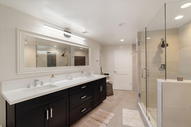 Building Photo - La Canada 4-Bedroom Home | Large Lot, Updated Kitchen, EV Charger
