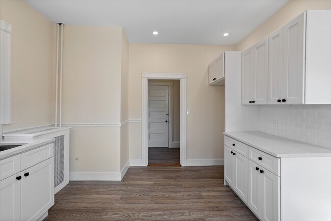 Building Photo - 327 Ashmont St