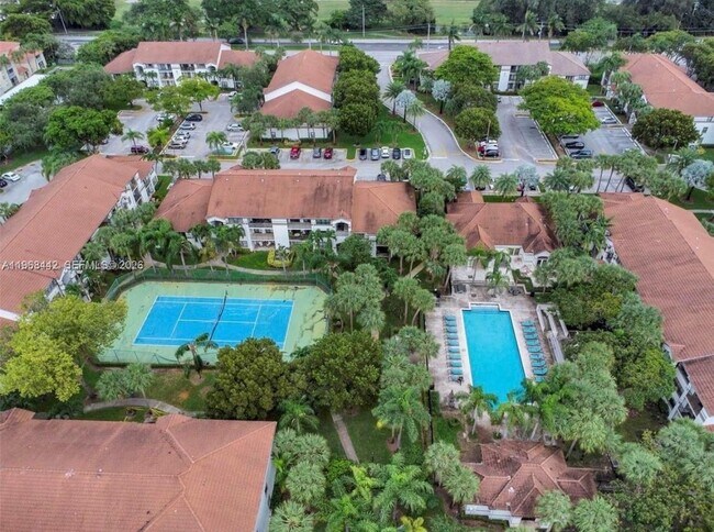 Building Photo - 570 S Park Rd