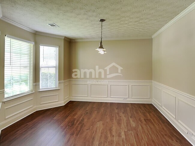 Building Photo - 1728 Silverchase Dr SW