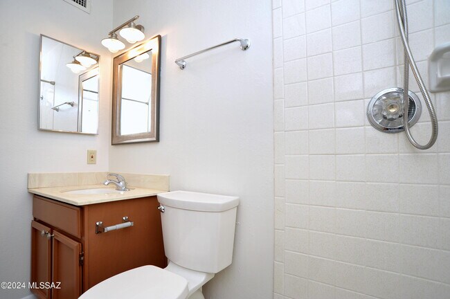 Building Photo - 3777 W Horizon Hills Dr