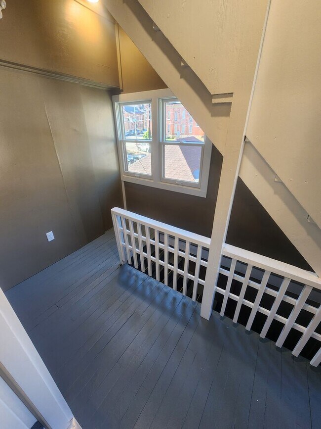 Building Photo - 1BR Unit - Freshly Remodeled