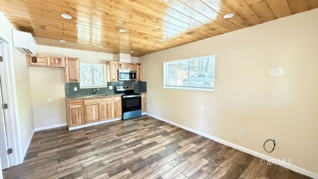 Building Photo - 1 bedroom home in center of town