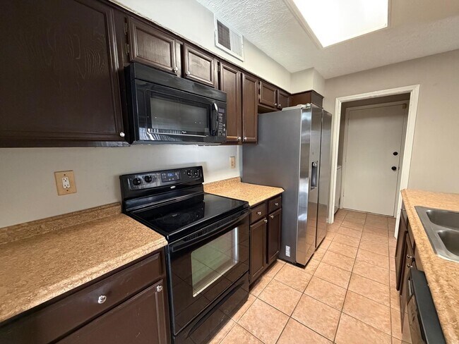 Building Photo - 16619 Capewood Dr