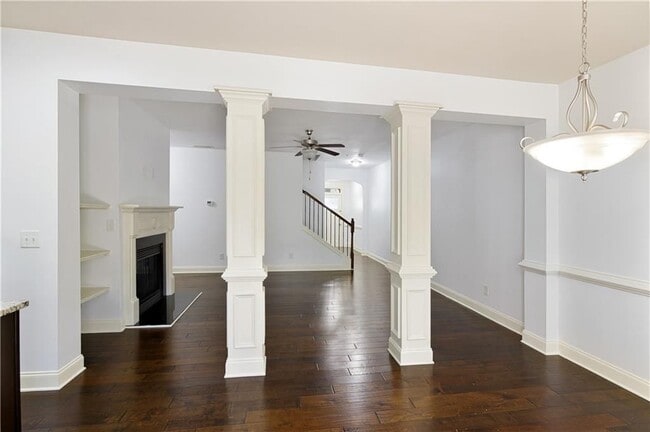 Building Photo - 2249 Knoxhill View