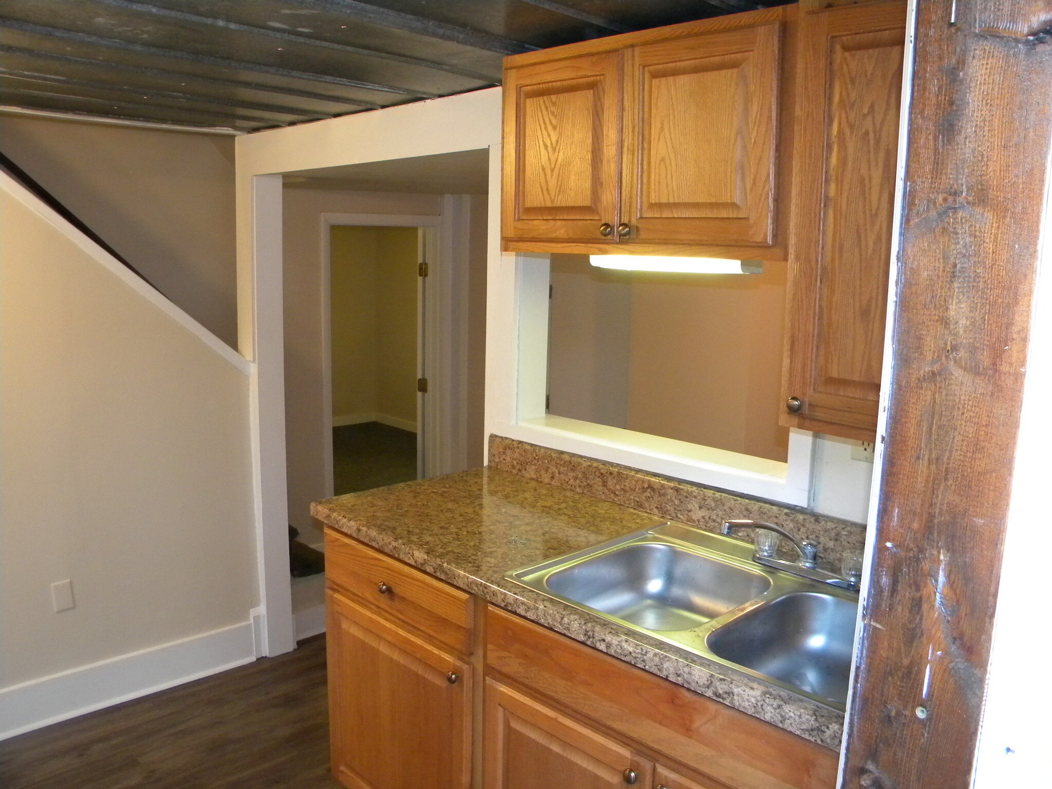 Kitchen Picture 3 - 21 W Carpenter St