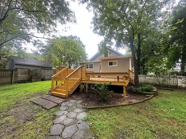 Building Photo - Gorgeous 3 Bed 2 Bath Haymount Home