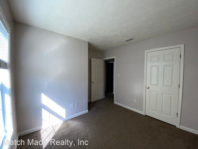 Building Photo - 4 br, 2 bath House - 1217 Clock St.