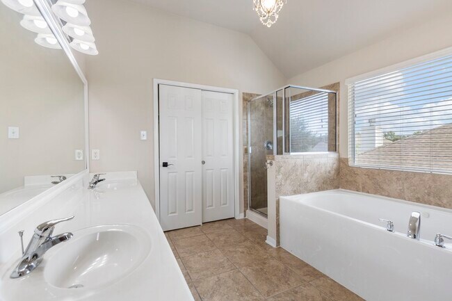 Building Photo - 507 Carson Ridge Dr