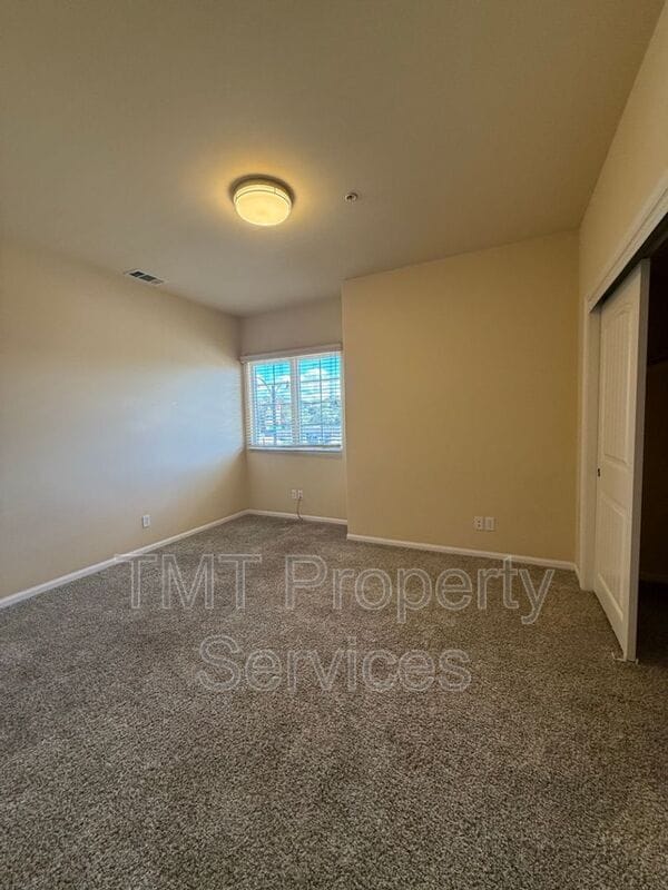 Building Photo - 595 Ave of Flags