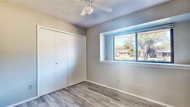 Building Photo - 1008 Wake Dr