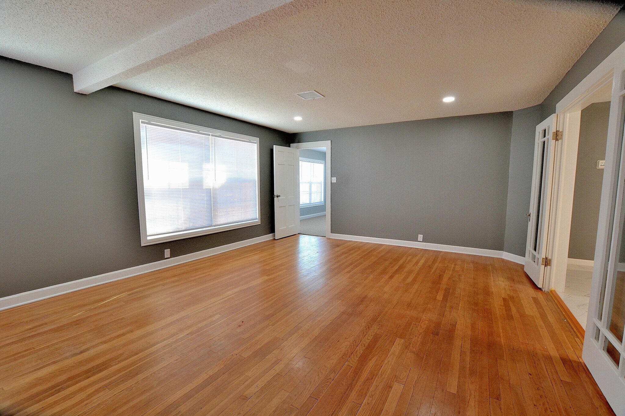 living - 143 W 9th St